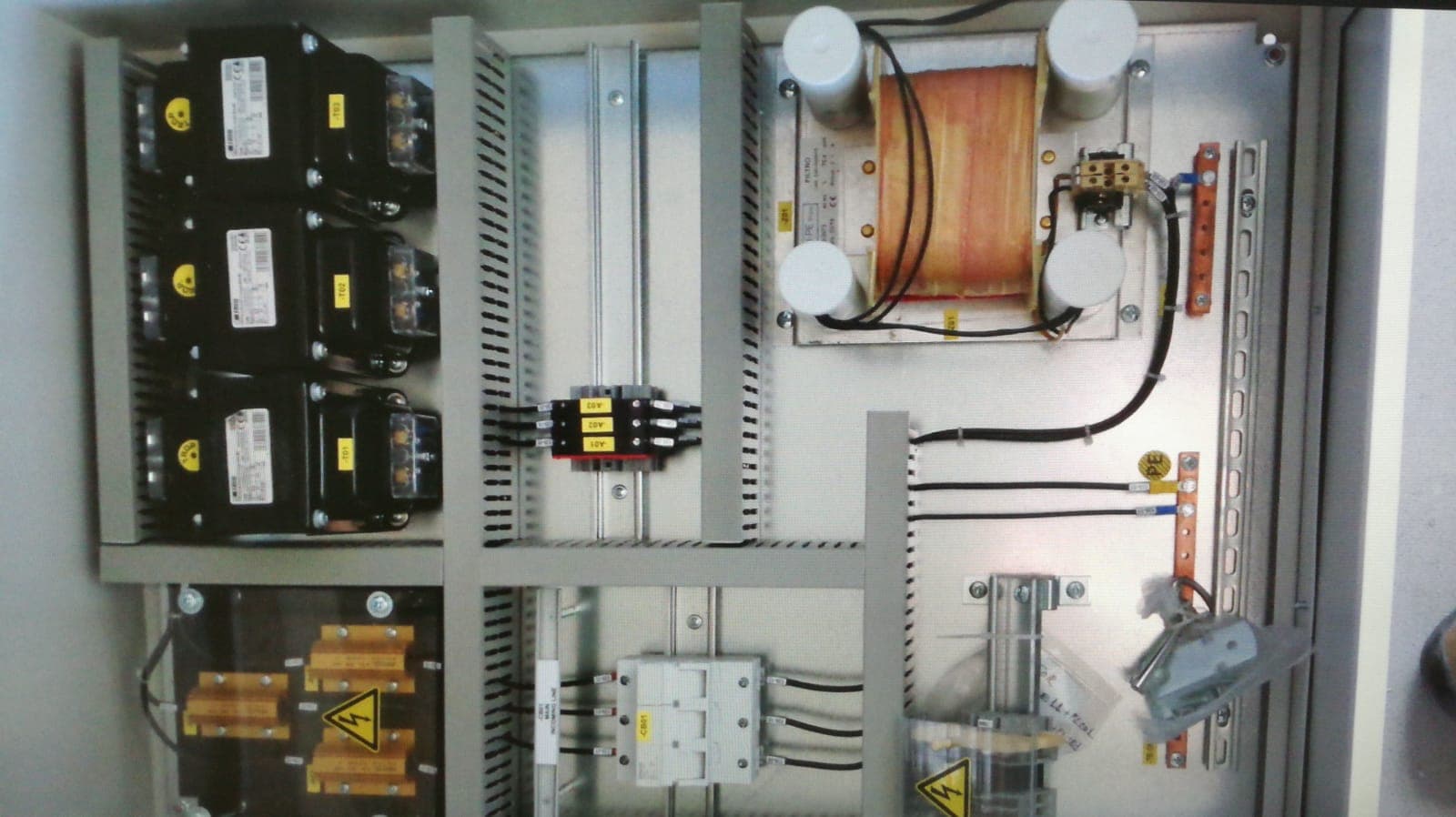 Transformator și filtru de rețea în tablou electric